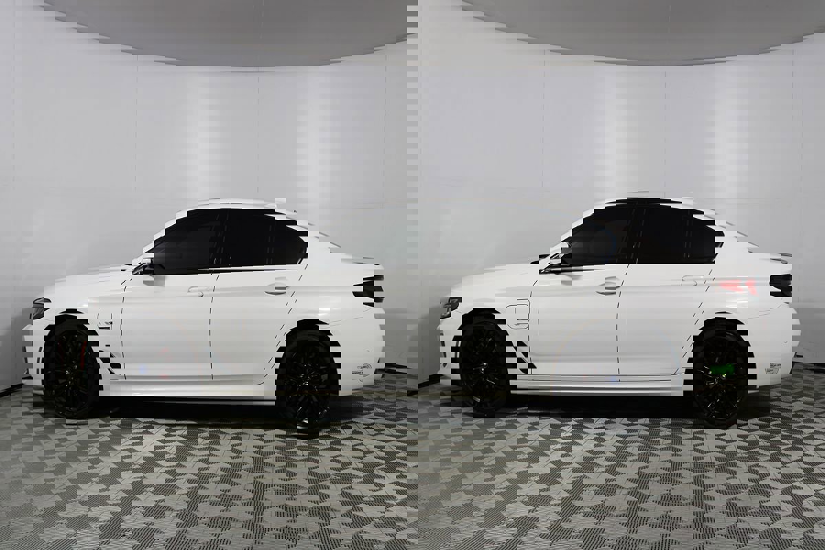 Used 2023 BMW 530e w/ M Sport Package image 41