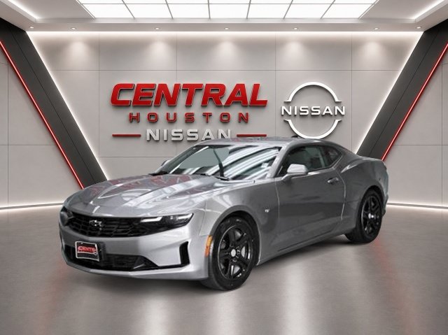 Used 2023 Chevrolet Camaro LT RWD image 2