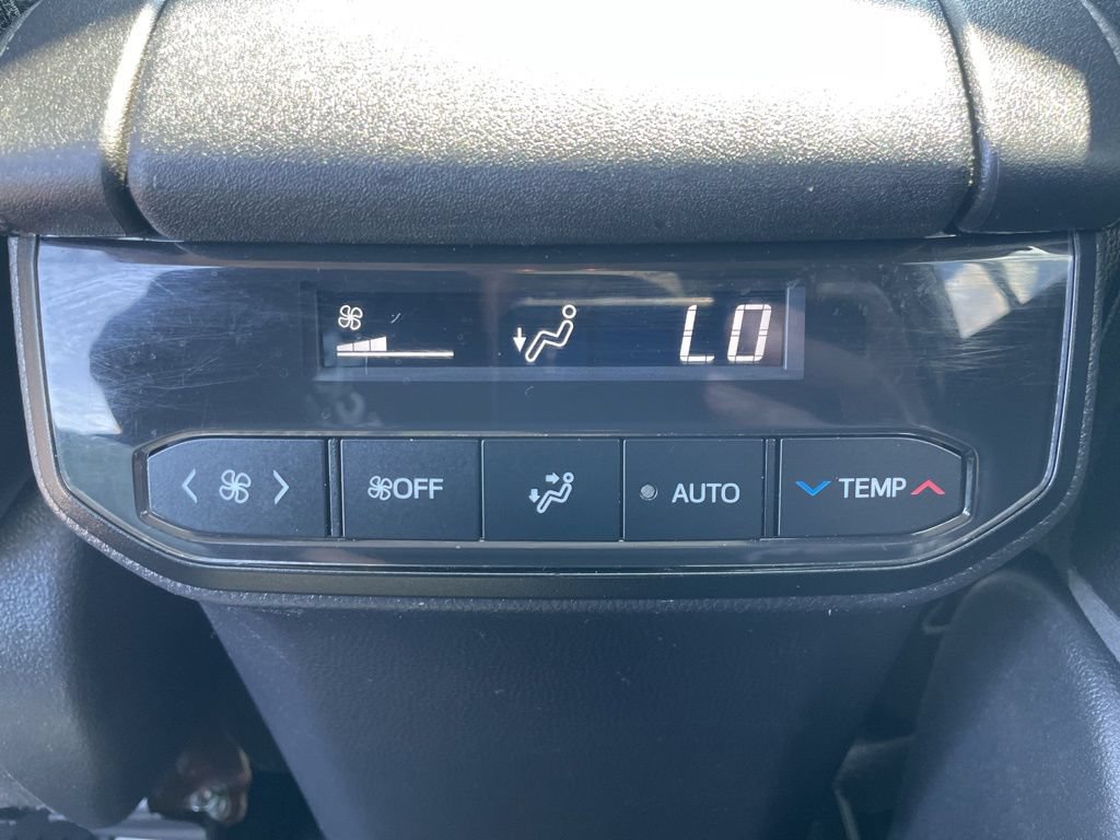 Used 2021 Toyota Highlander XLE AWD/4WD image 33