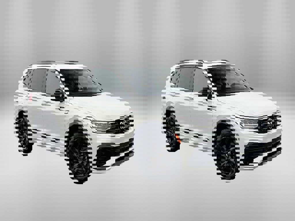 Used 2023 Volkswagen Tiguan SE R-Line image 6