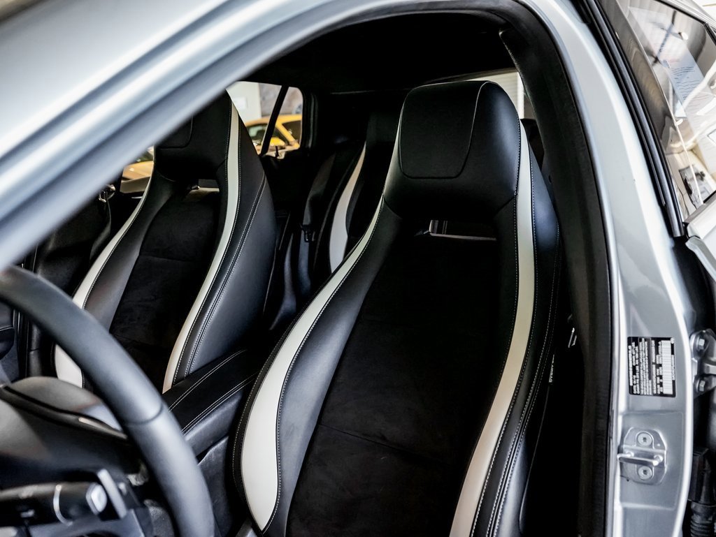 Used 2018 INFINITI QX30 Sport image 17