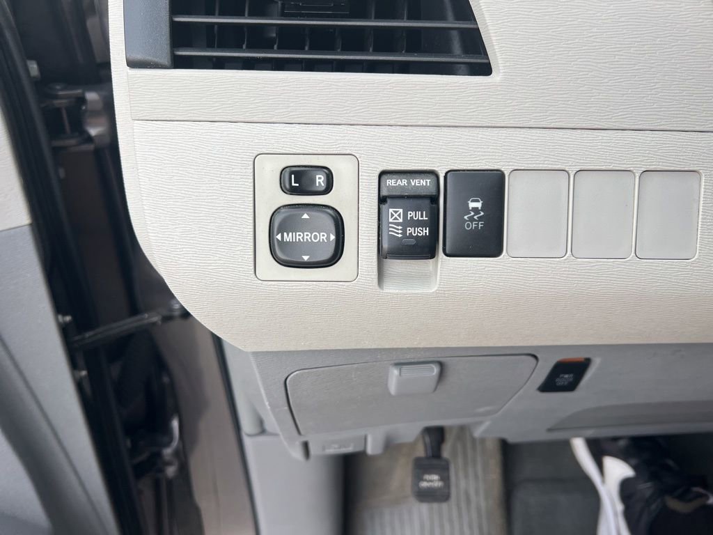 Used 2014 Toyota Sienna XLE image 51