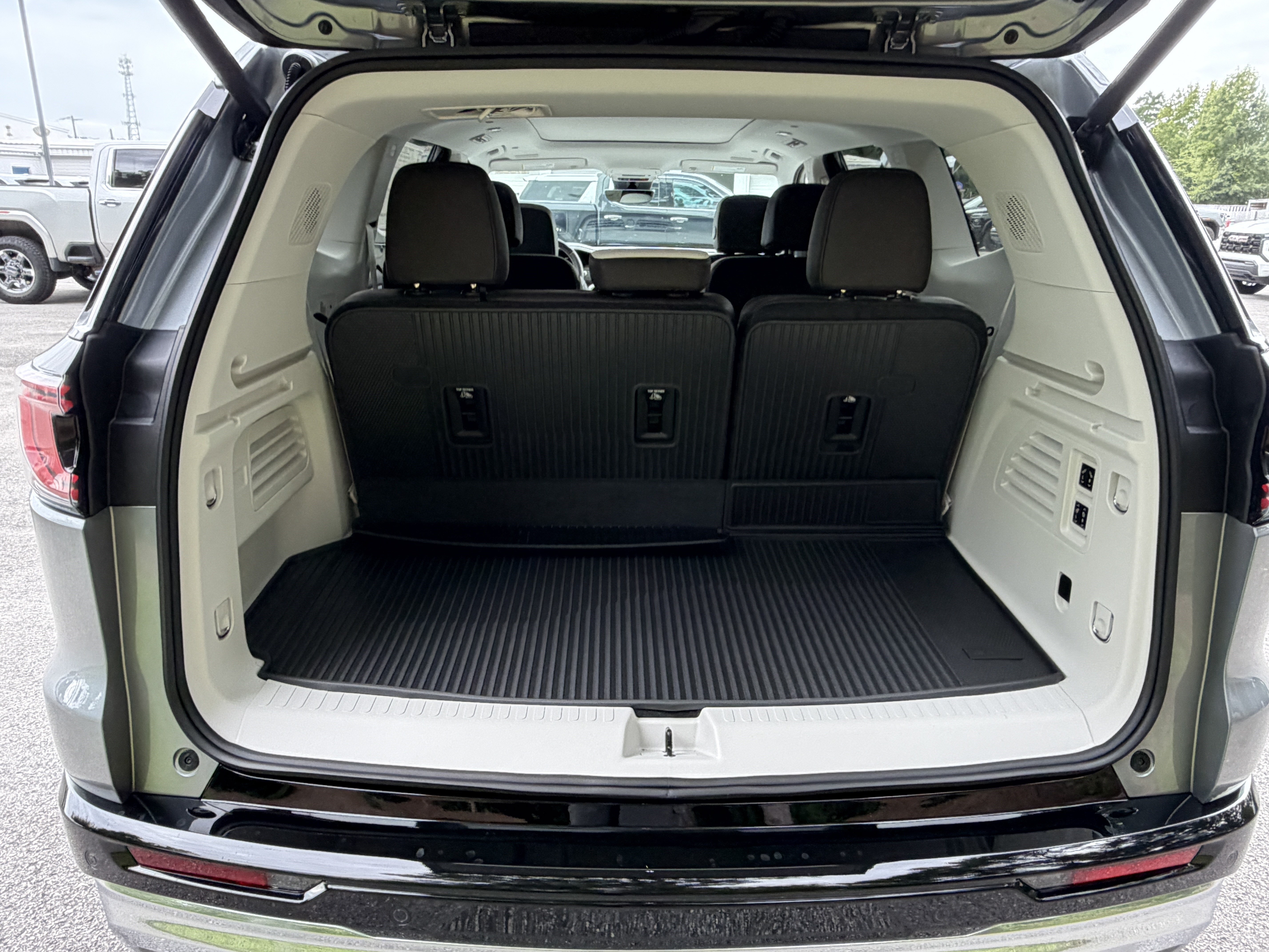 New 2027 GMC Acadia Denali w/ Denali Reserve Package FWD image 4