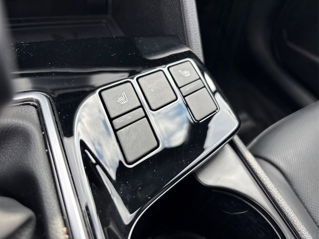 Used 2025 Kia Sportage X-Line w/ Premium Package image 32