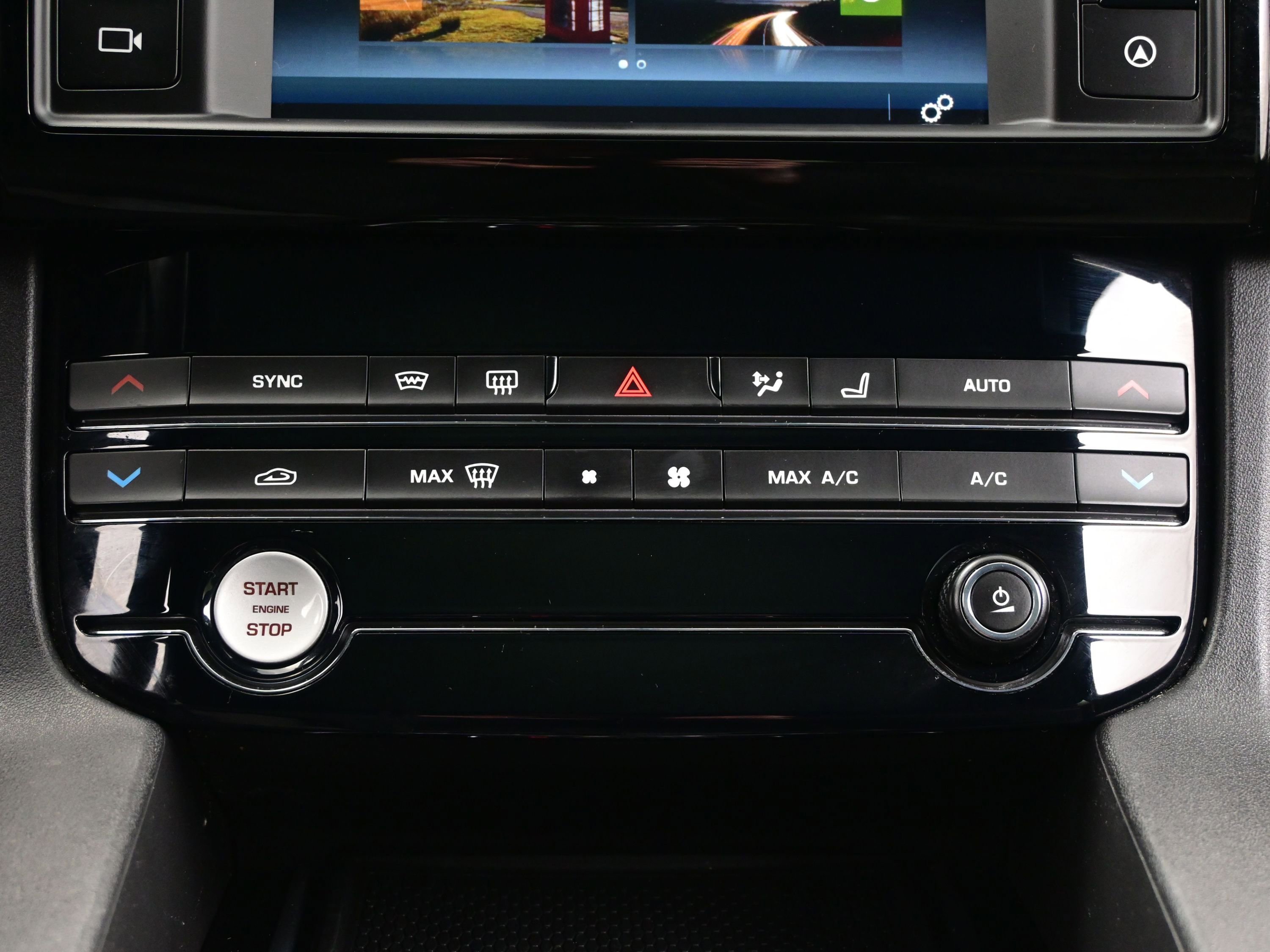 Used 2018 Jaguar F-PACE Premium image 21