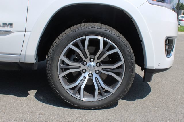Used 2025 RAM 1500 Tungsten w/ Off Road Group AWD/4WD image 38