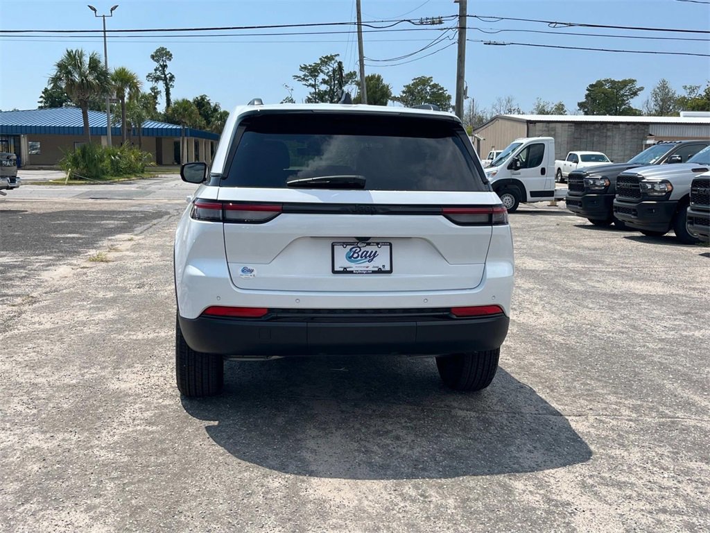 New 2025 Jeep Grand Cherokee Altitude image 4
