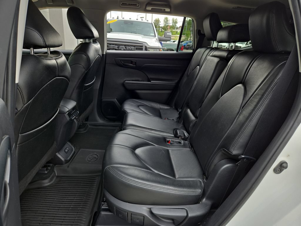 Used 2020 Toyota Highlander LE AWD/4WD image 15