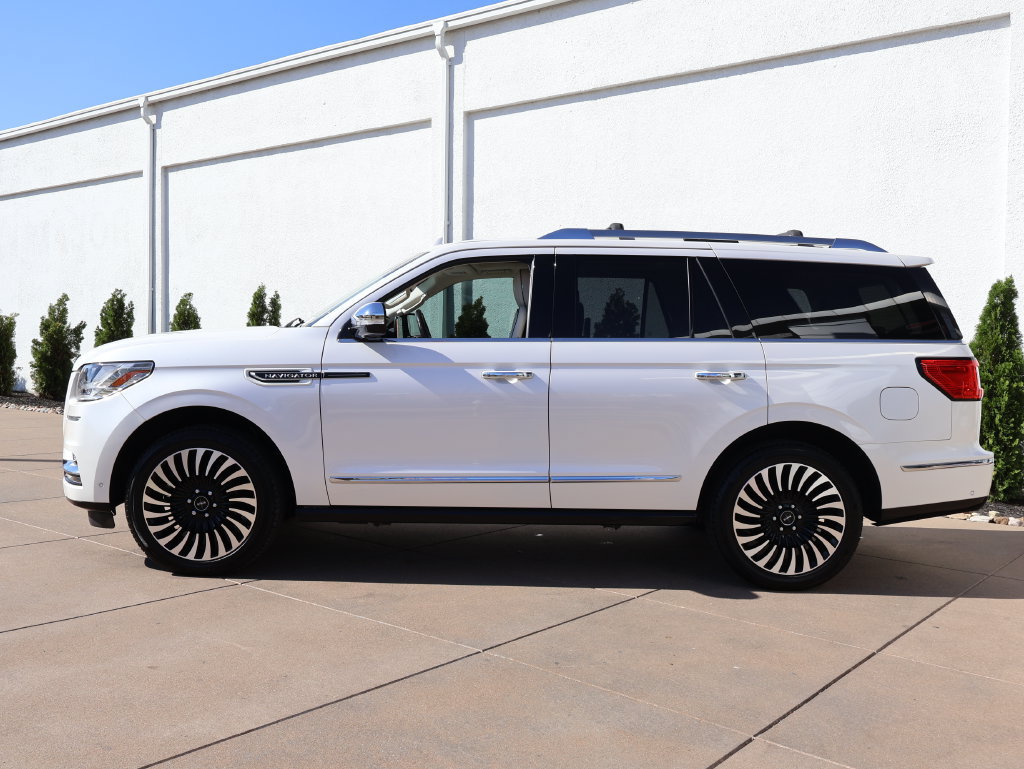 Used 2018 Lincoln Navigator Black Label w/ Cargo Package AWD/4WD image 3
