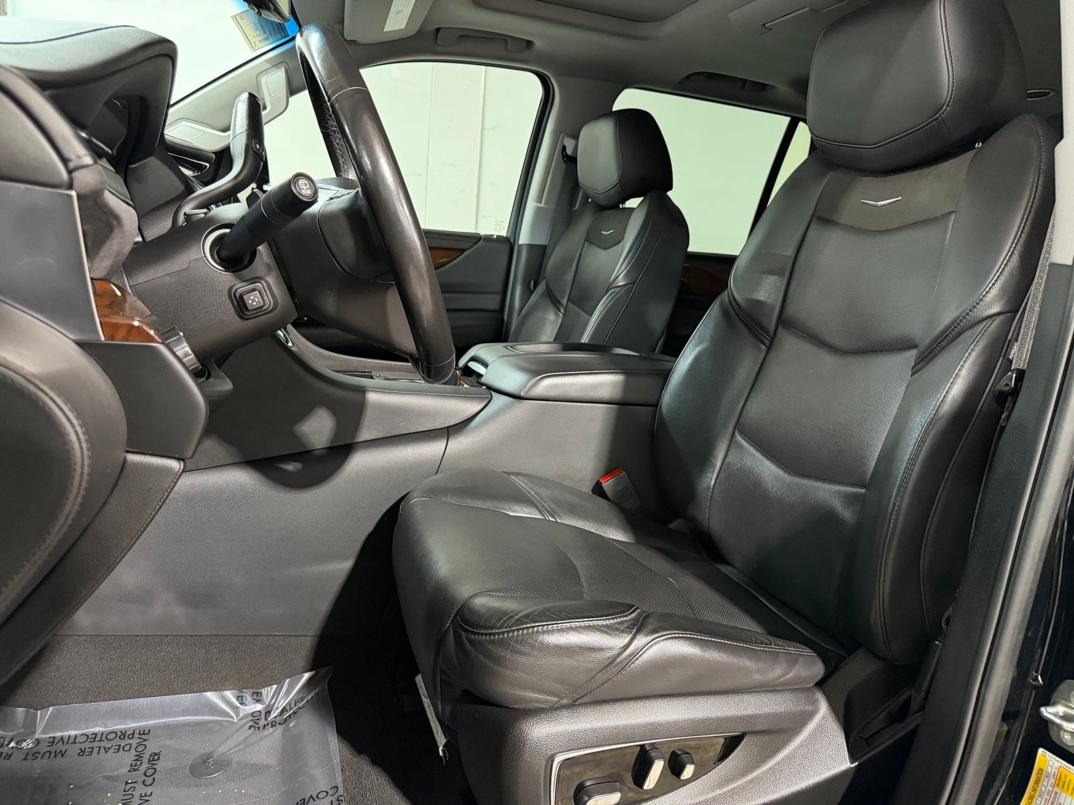Used 2019 Cadillac Escalade Premium Luxury AWD/4WD image 5