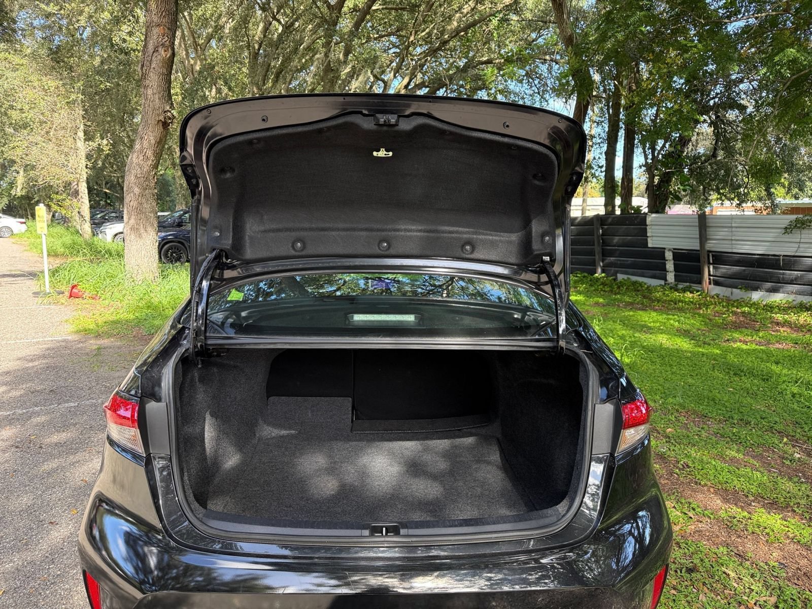 Used 2025 Toyota Corolla LE FWD image 27