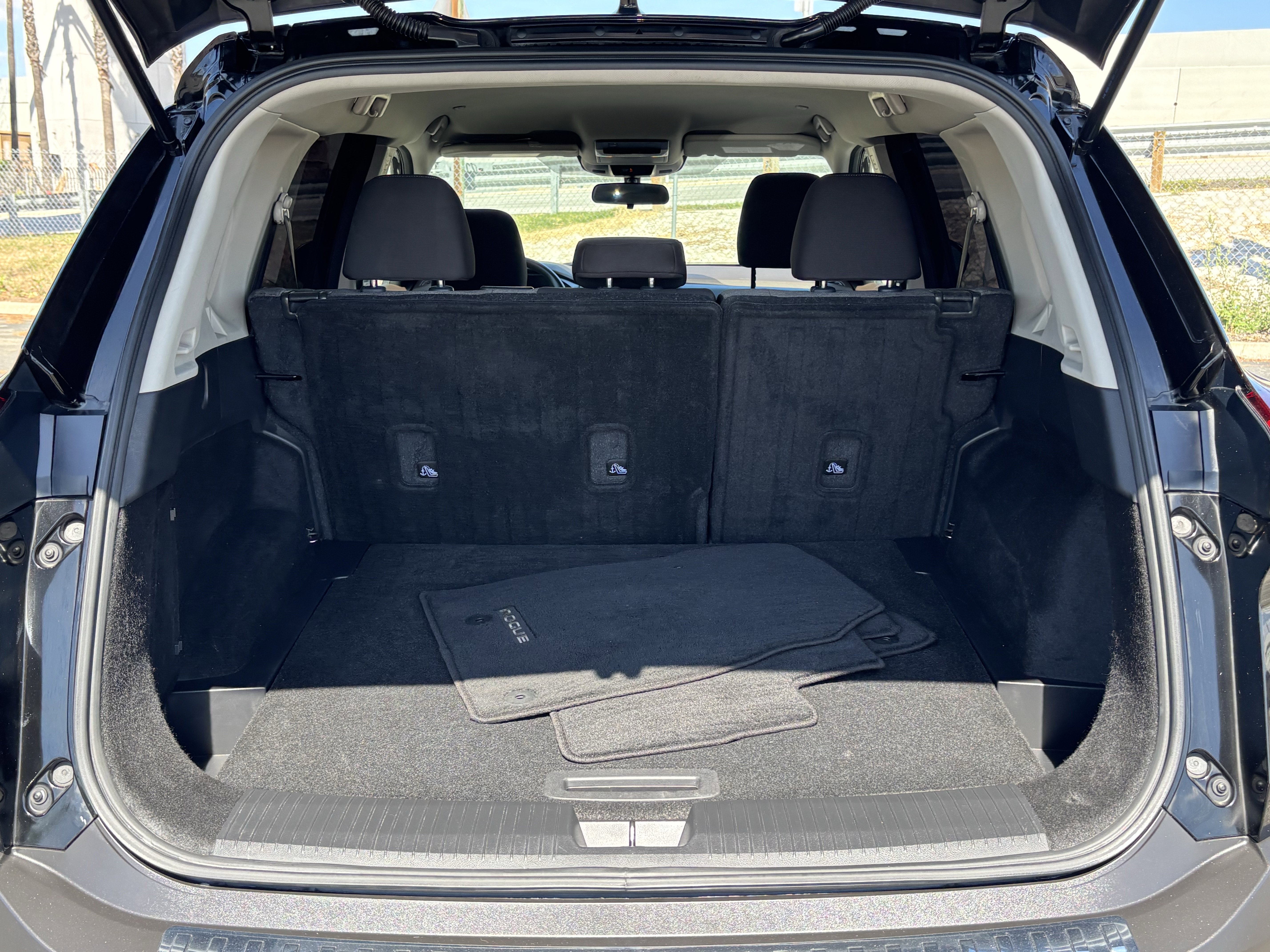Used 2023 Nissan Rogue SV FWD image 14