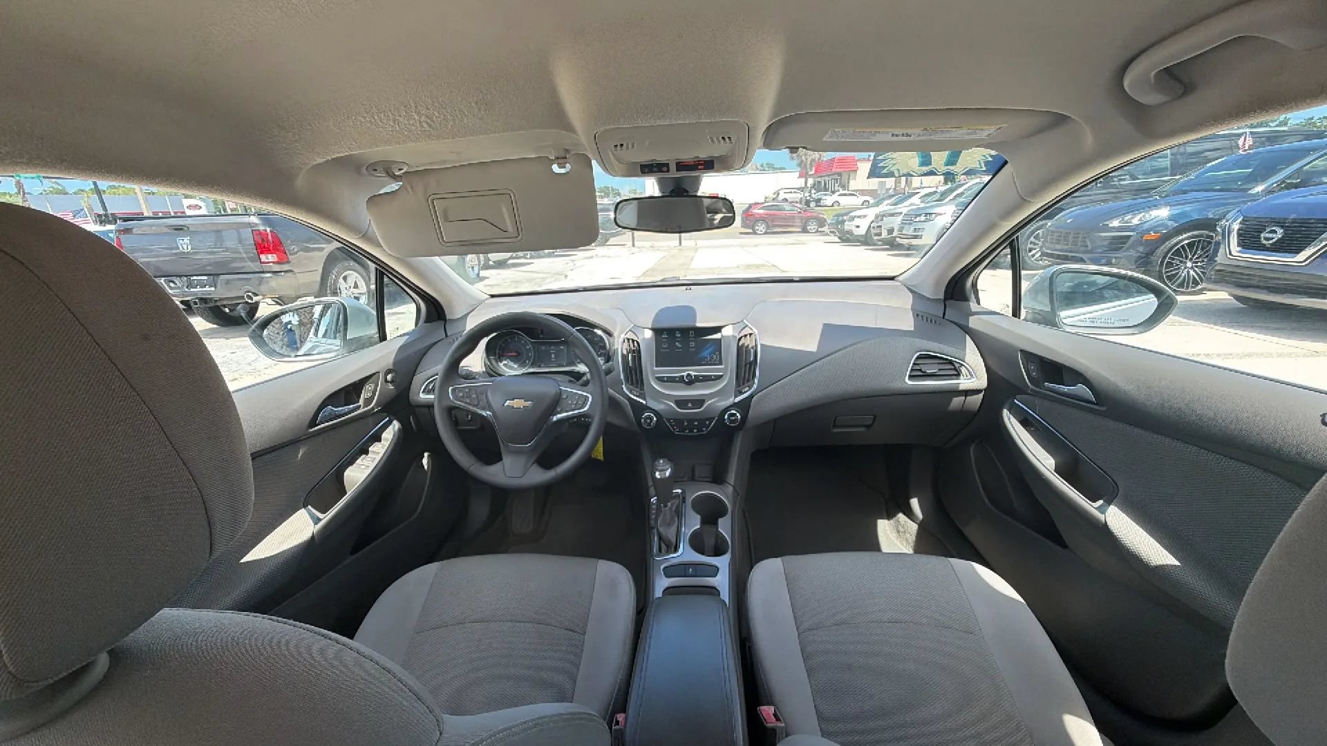 Used 2017 Chevrolet Cruze LT FWD image 9