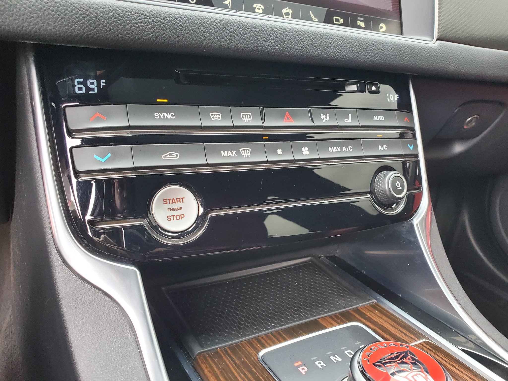 Used 2018 Jaguar XF First Edition image 35