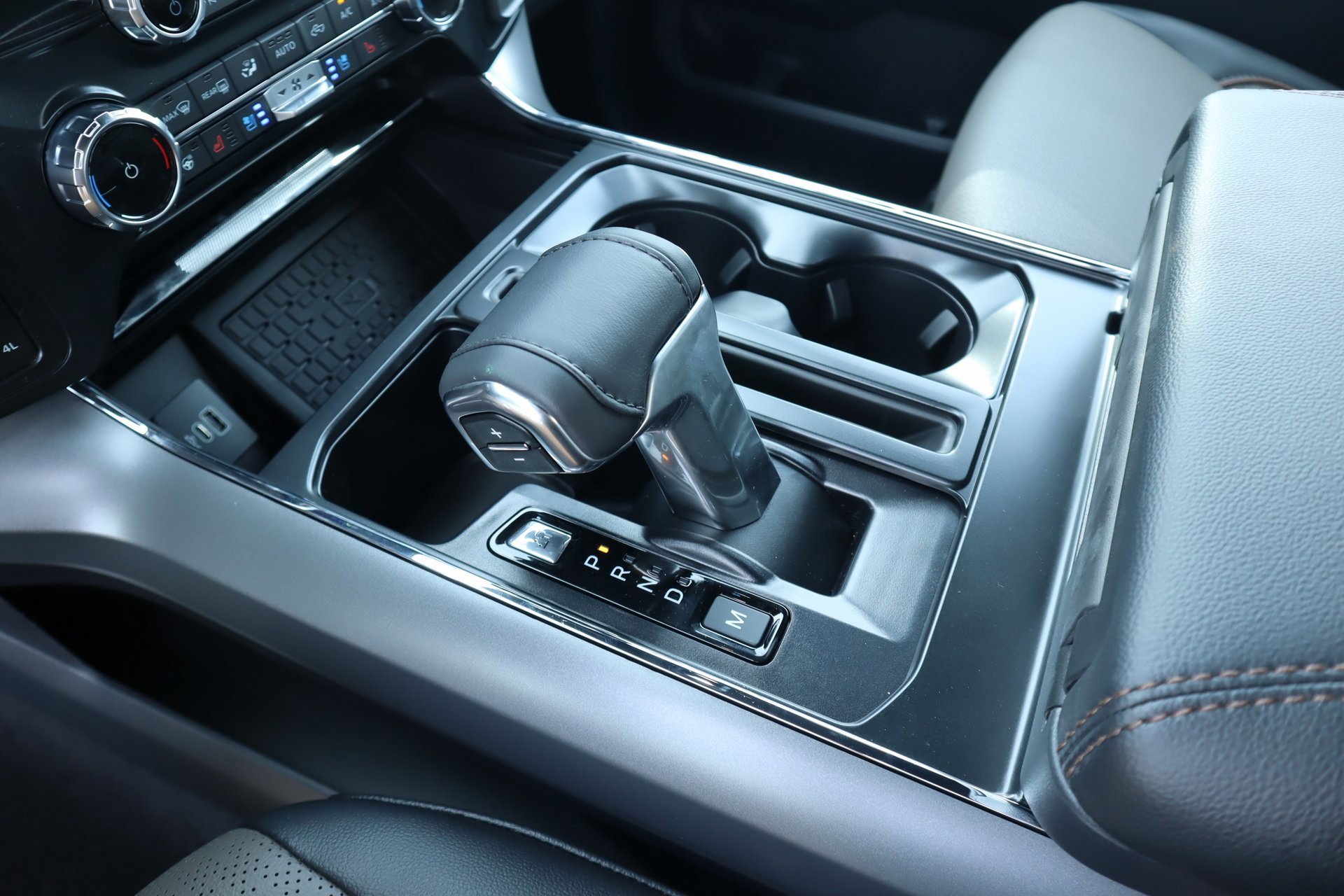 New 2025 Ford F150 Lariat w/ Equipment Group 502A High image 9