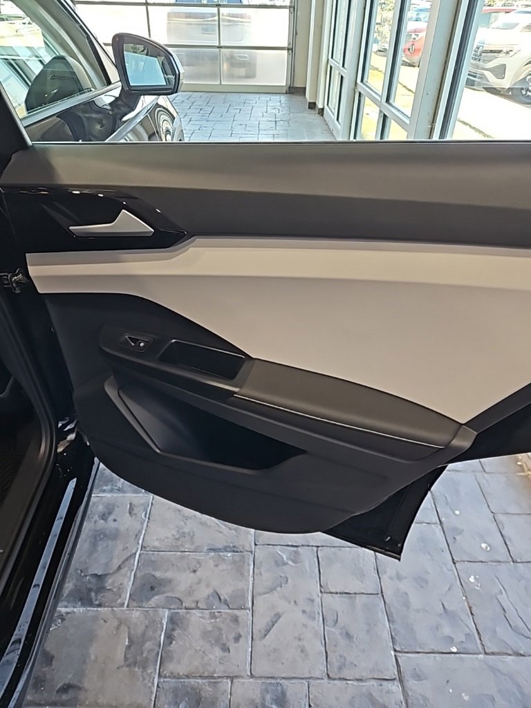 New 2026 Volkswagen Taos S image 15