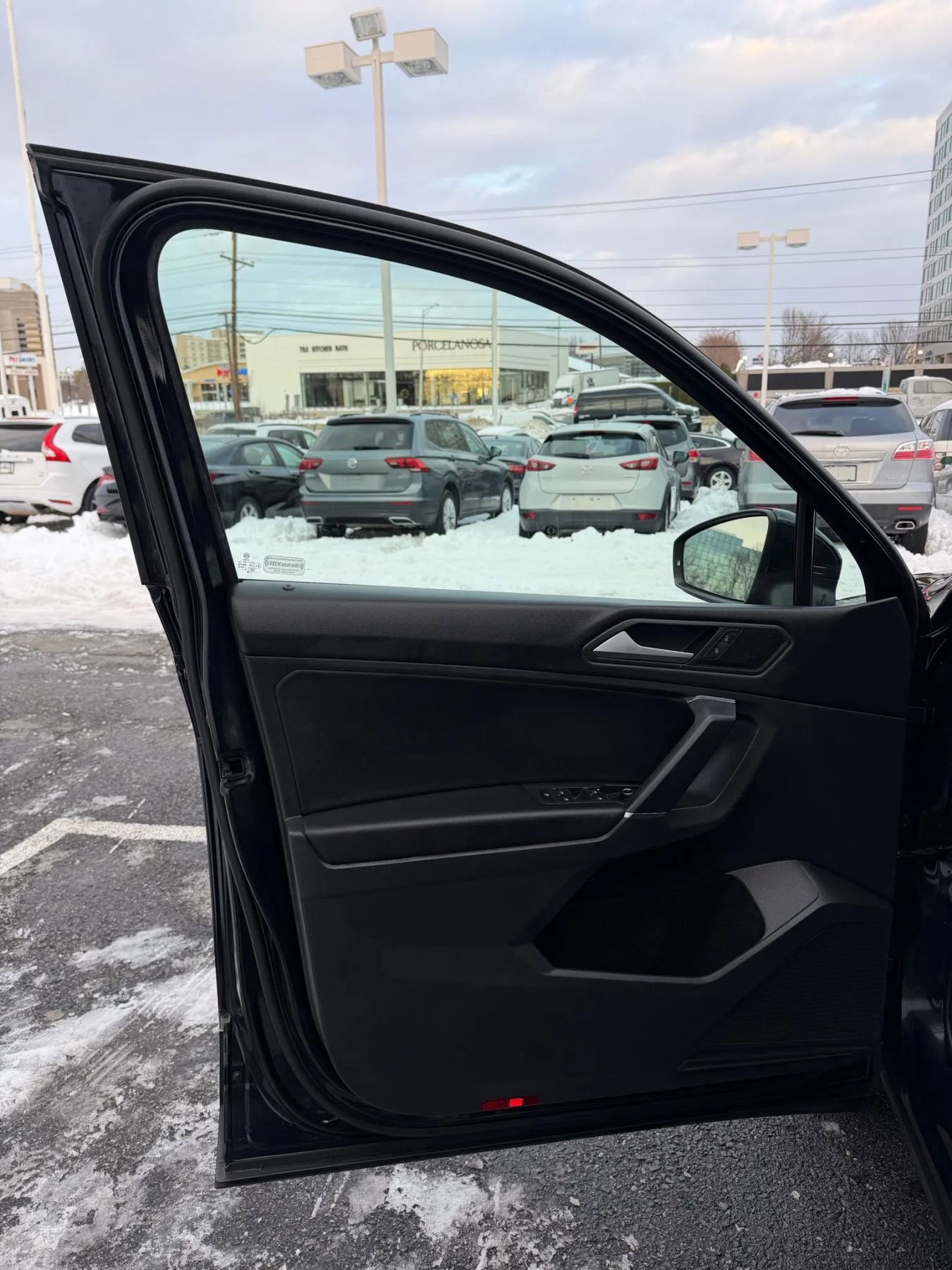 Used 2020 Volkswagen Tiguan S image 12