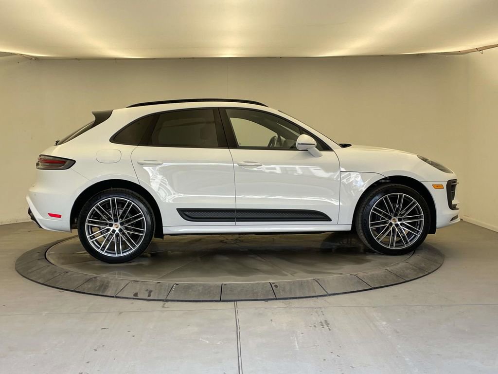 Certified 2025 Porsche Macan image 8