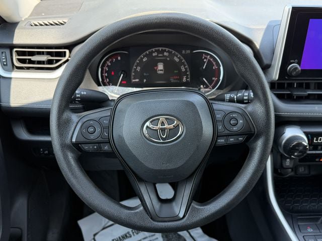 Used 2025 Toyota RAV4 XLE FWD image 12