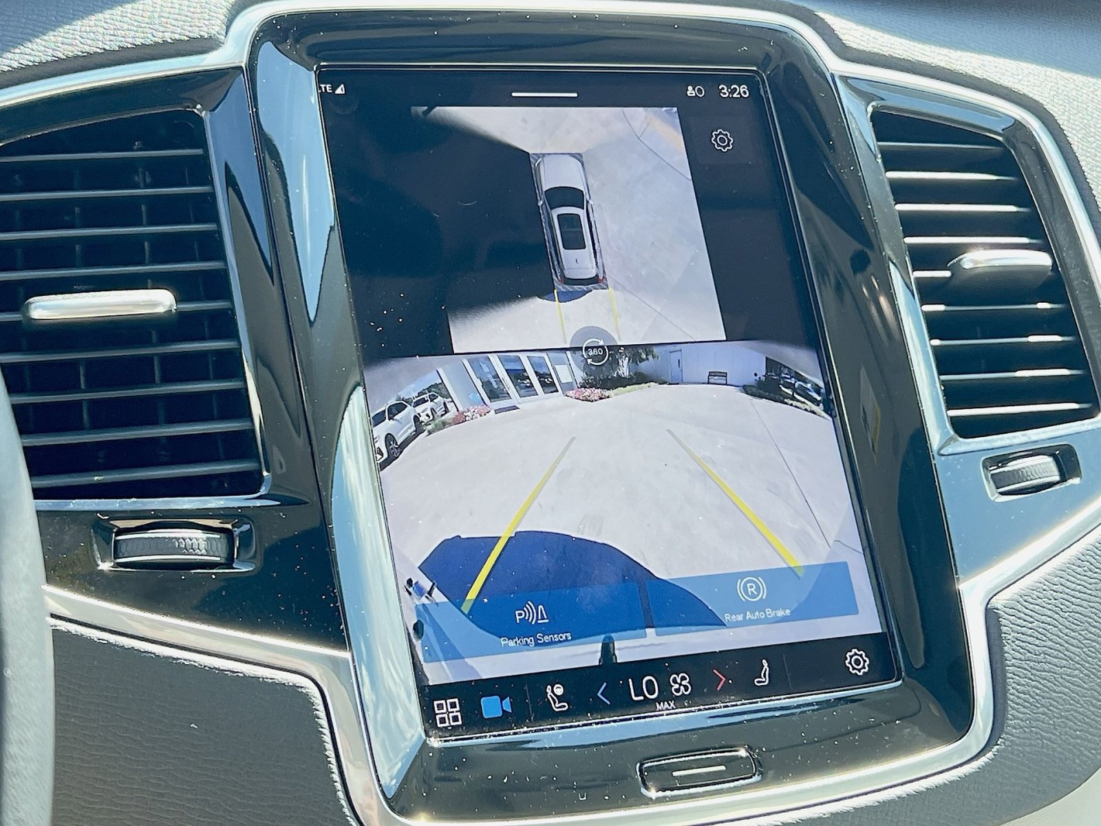 Certified 2025 Volvo XC90 T8 Plus w/ Protection Package Premier image 19