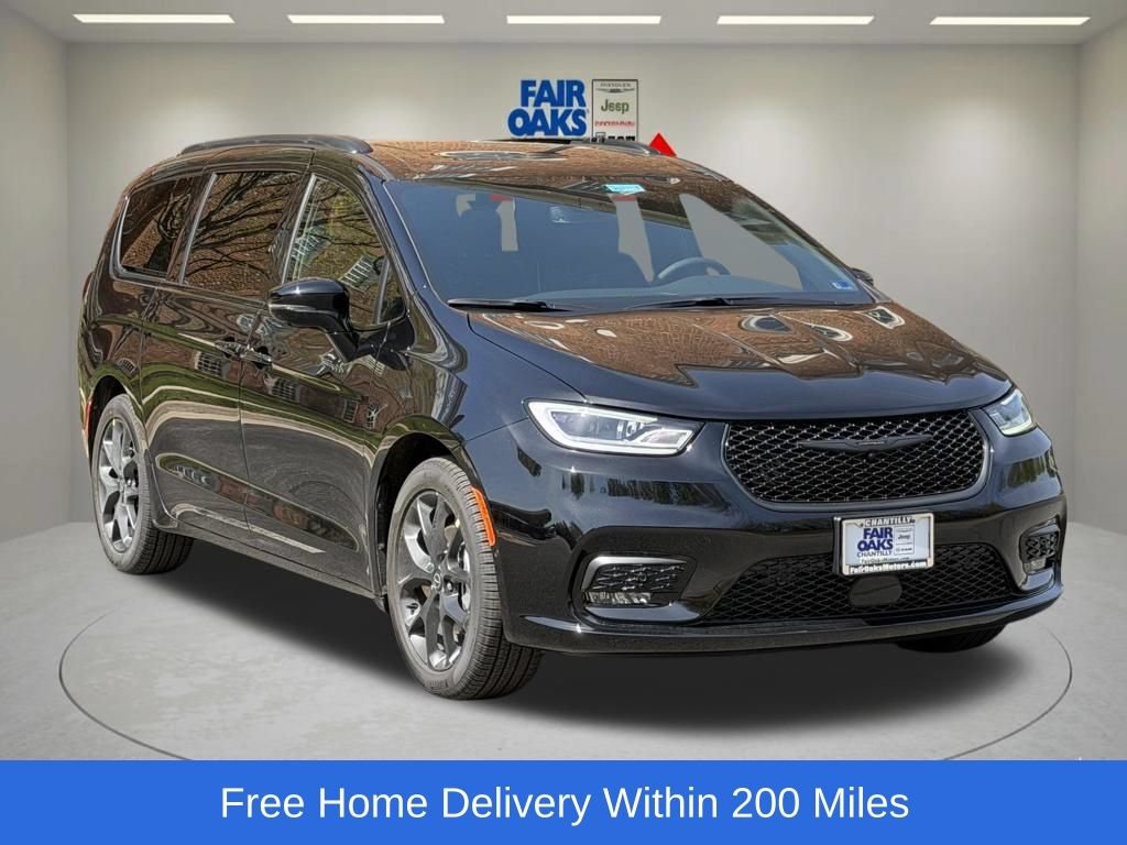 New 2026 Chrysler Pacifica Limited w/ S Appearance Package