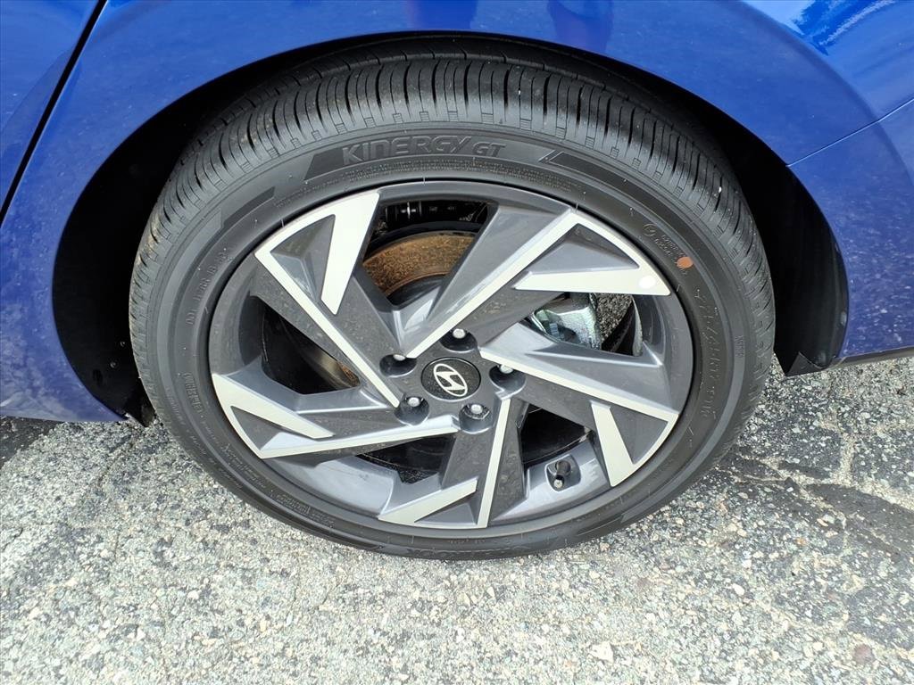 Used 2025 Hyundai Elantra Limited w/ Cargo Package image 6