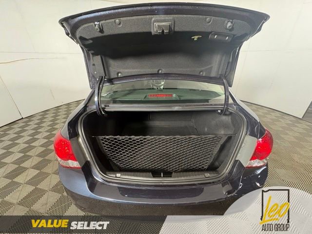 Used 2015 Chevrolet Cruze LT w/ Technology Package FWD image 11