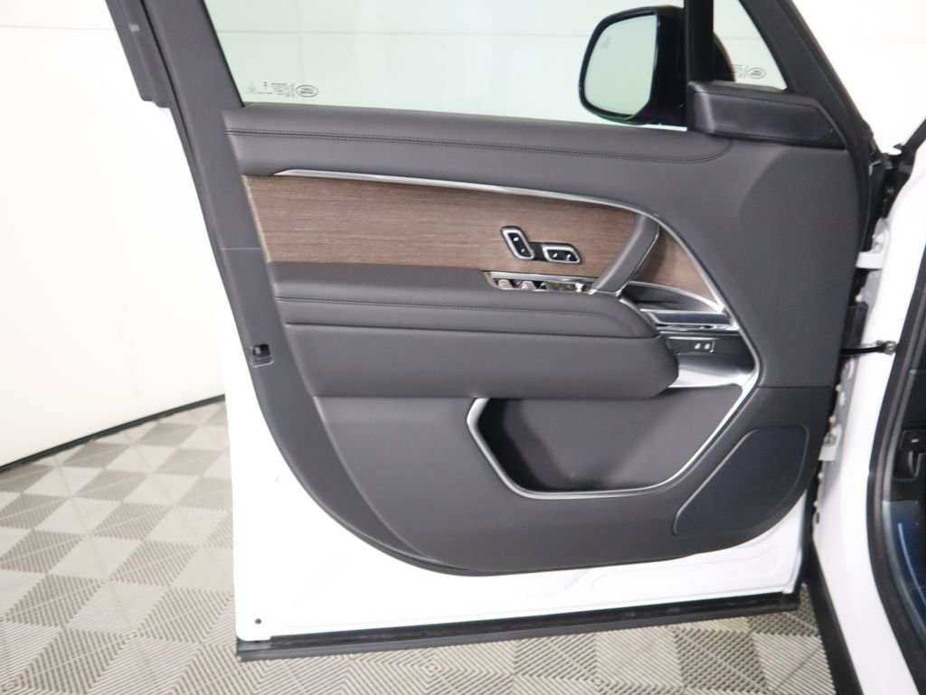 New 2025 Land Rover Range Rover Long Wheelbase SE image 25