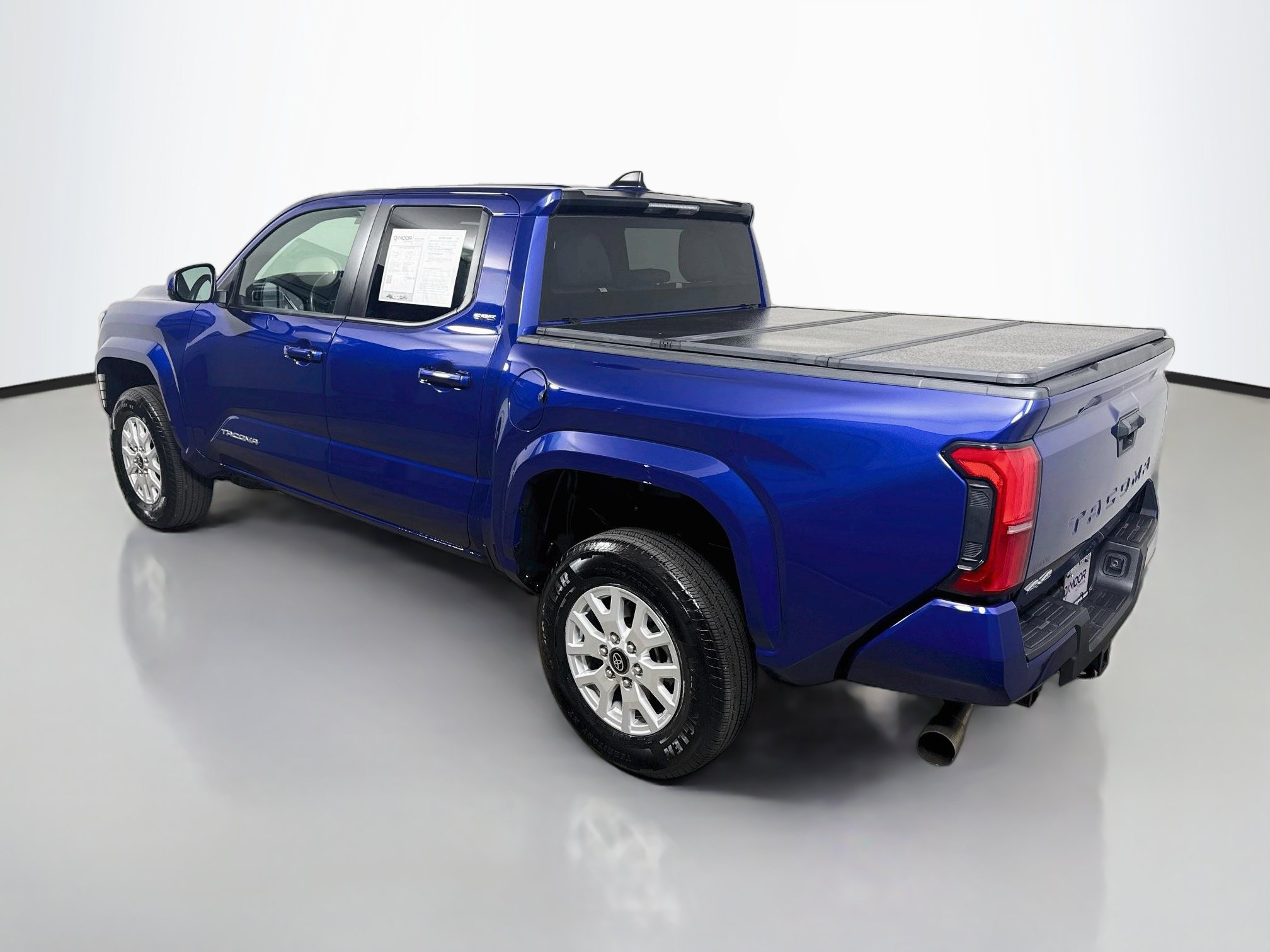 Certified 2025 Toyota Tacoma SR5 AWD/4WD image 5