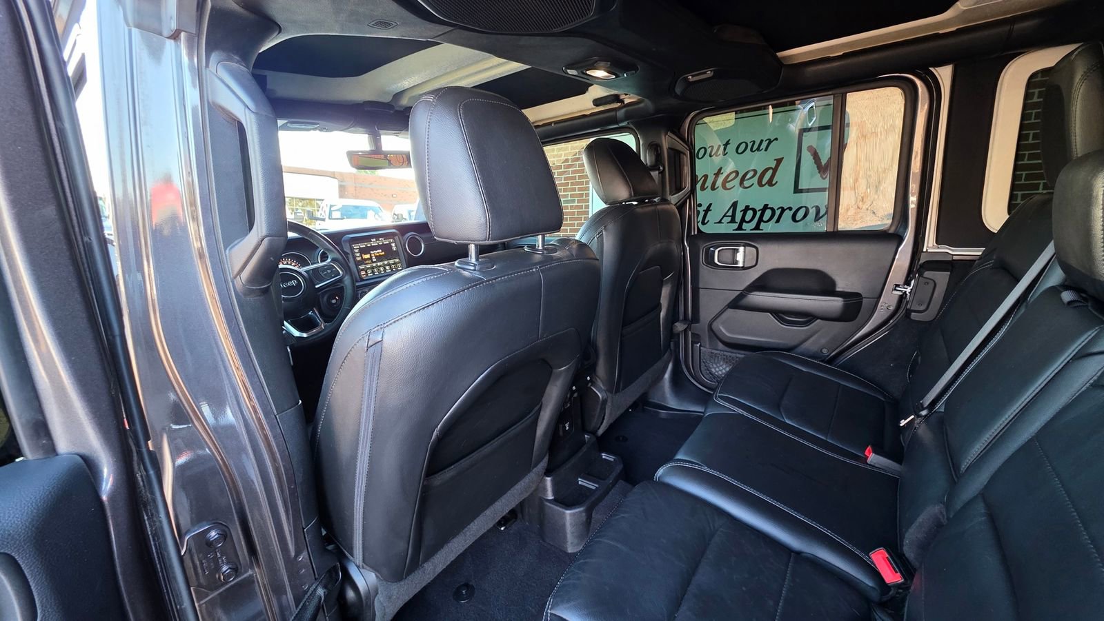 Used 2018 Jeep Wrangler Unlimited Sahara image 12