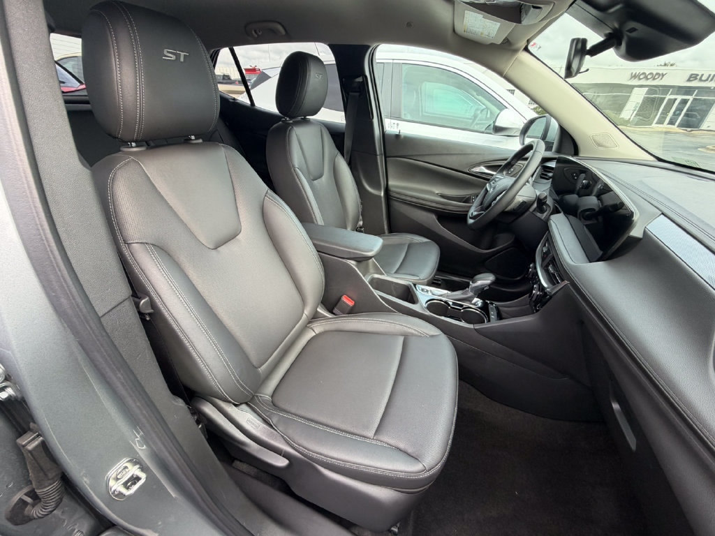 Used 2024 Buick Encore GX Sport Touring FWD image 39