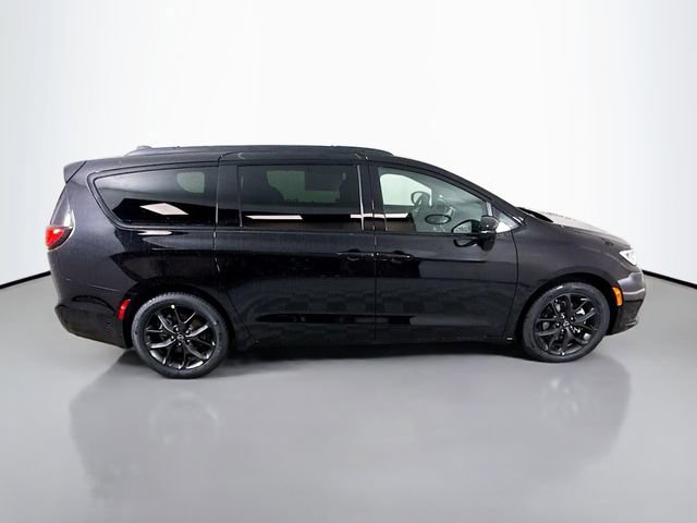 New 2026 Chrysler Pacifica Select w/ S Appearance Package image 8