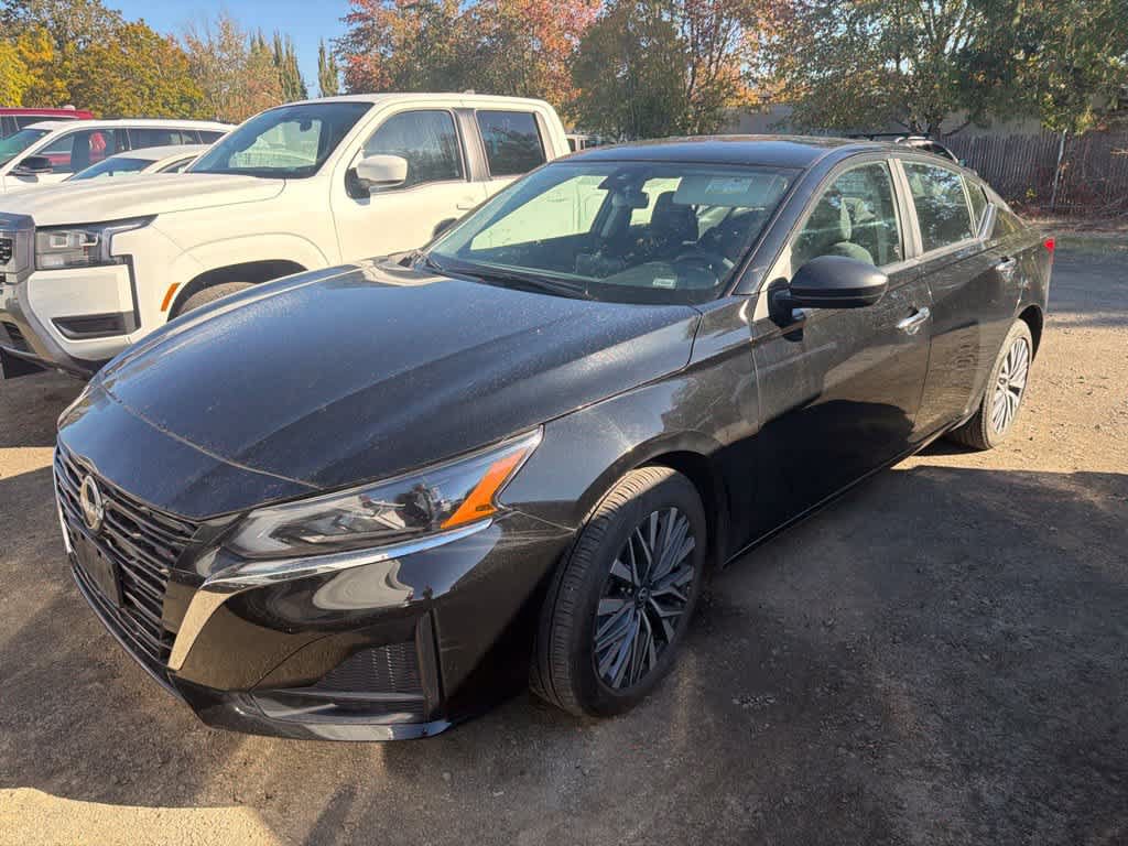 Used 2025 Nissan Altima 2.5 SV AWD/4WD image 2