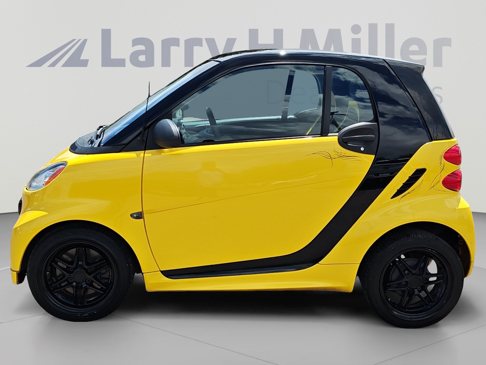 Used 2013 smart fortwo passion RWD image 2