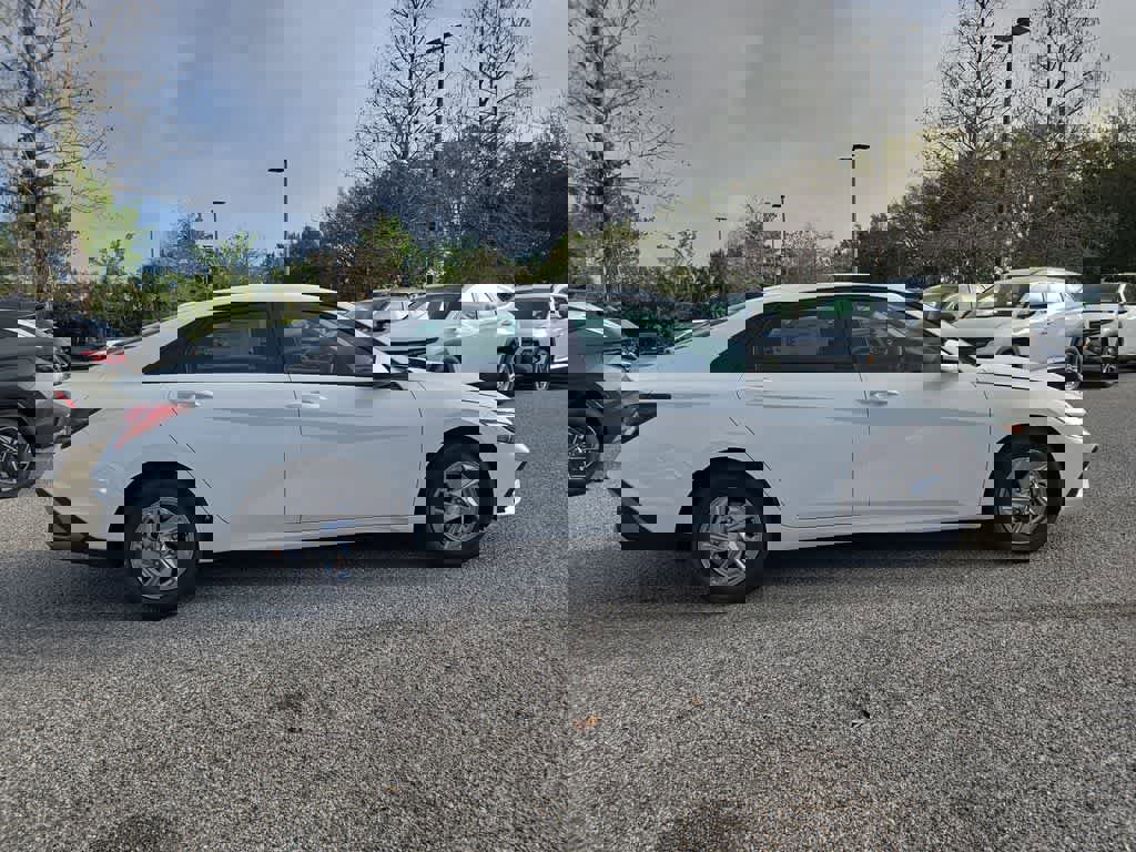 New 2026 Hyundai Elantra SE image 8