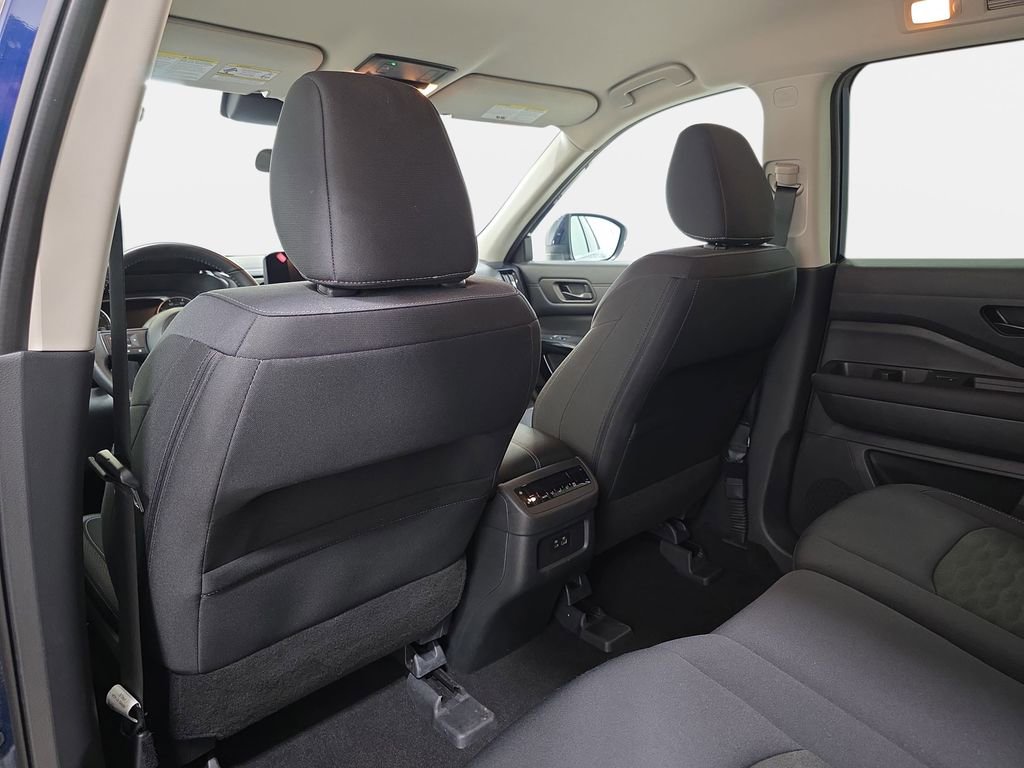 Used 2025 Nissan Pathfinder SV image 12