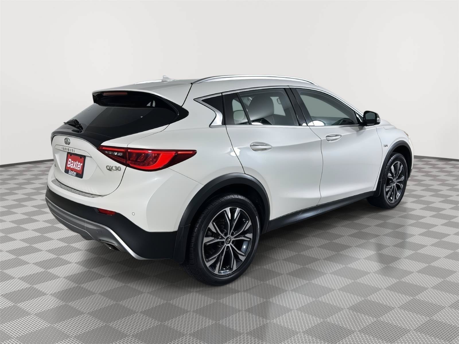 Used 2018 INFINITI QX30 Premium w/ Navigation Package AWD/4WD image 25