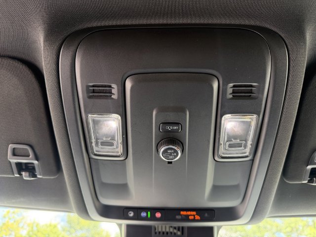 Used 2025 Chevrolet Tahoe LT AWD/4WD image 23