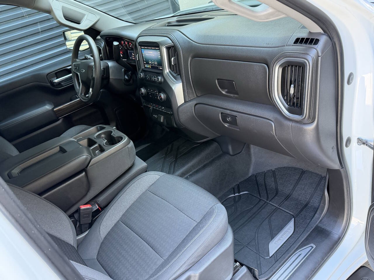 Used 2020 Chevrolet Silverado 1500 RST w/ RST Value Package AWD/4WD image 24