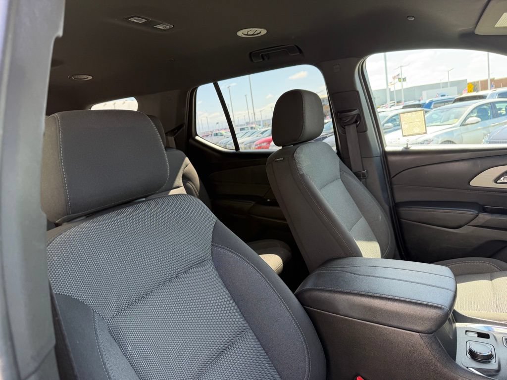 Used 2023 Chevrolet Traverse LT FWD image 23