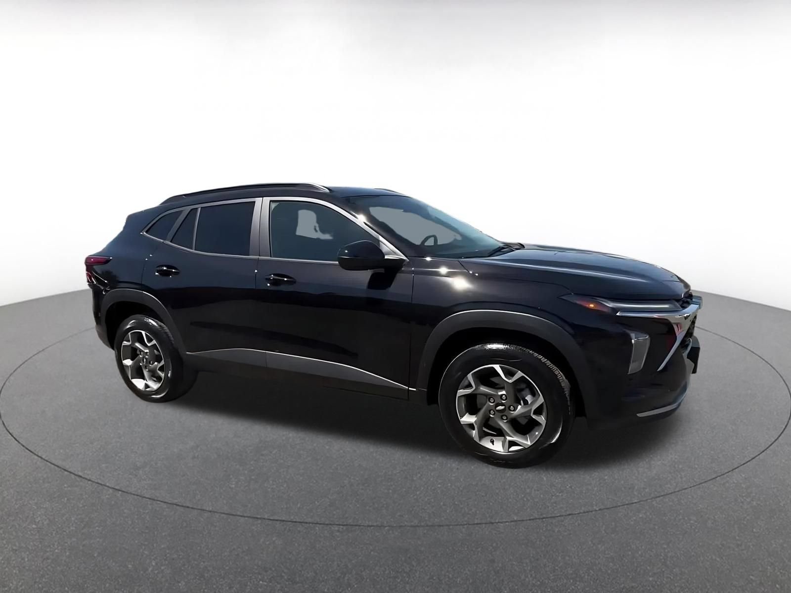 Used 2025 Chevrolet Trax LT w/ LT Convenience Package FWD video 2