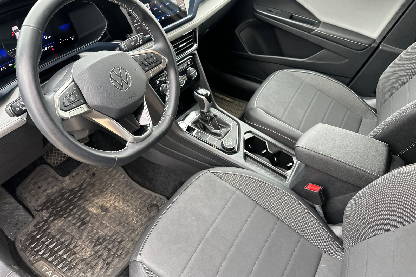 Used 2024 Volkswagen Taos SE image 11
