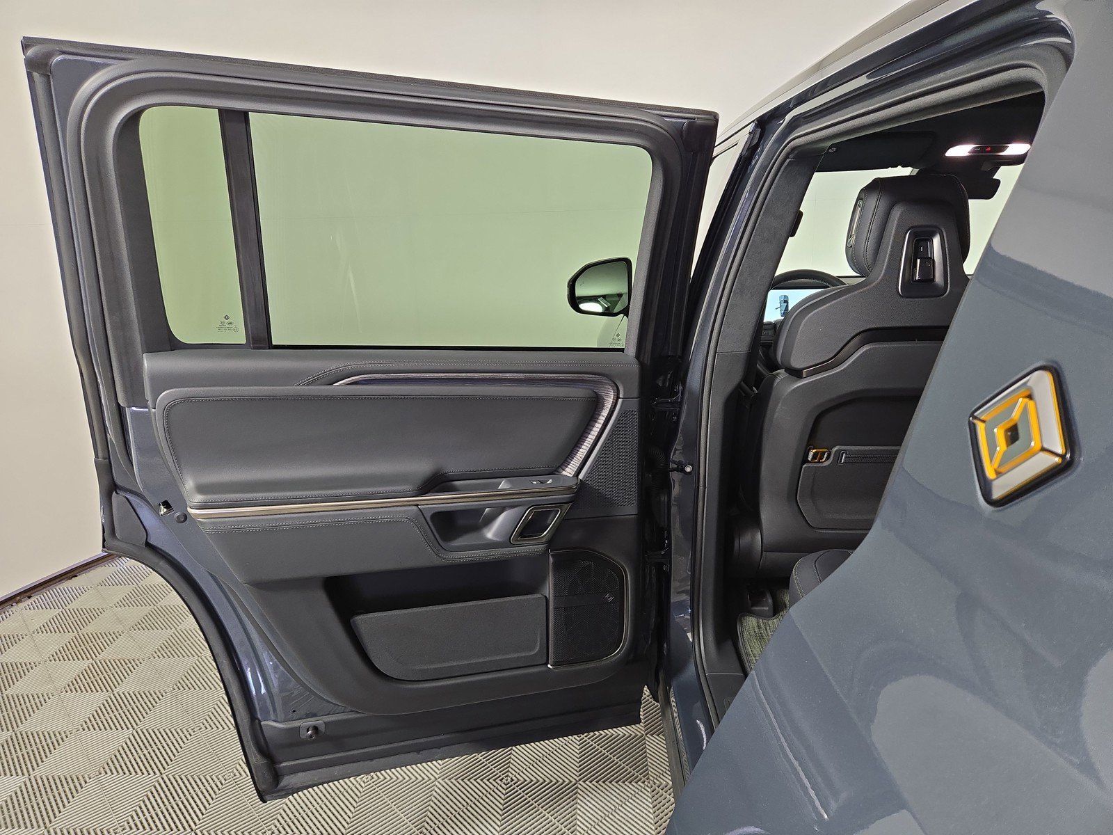 Used 2023 Rivian R1S Adventure AWD/4WD image 17