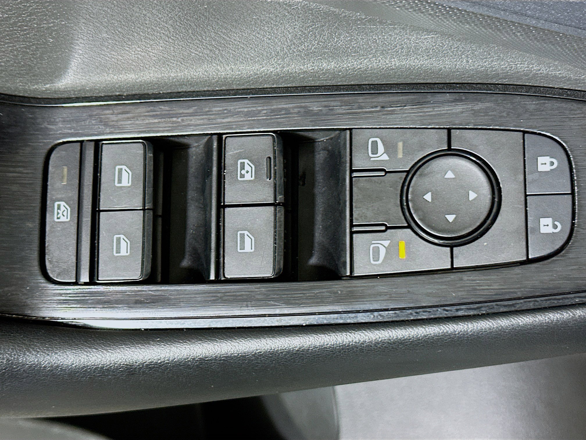 Used 2024 Nissan Rogue S image 14