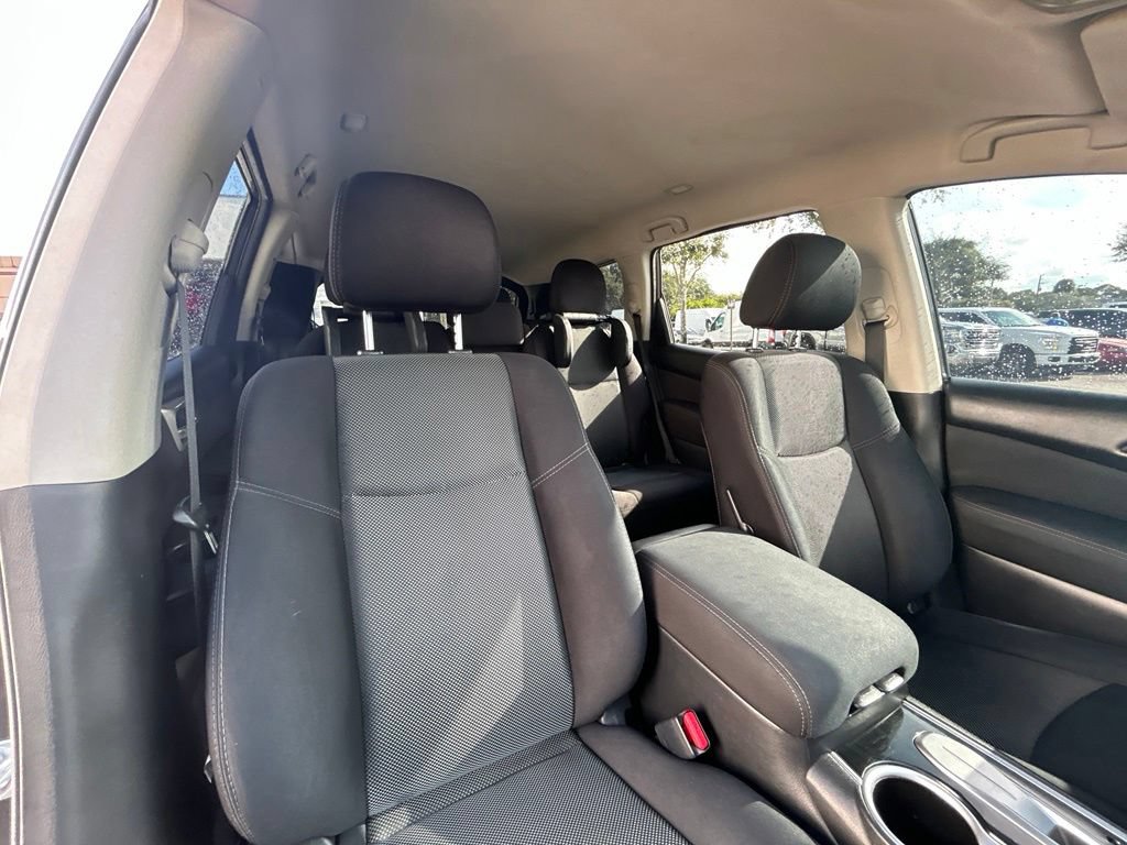 Used 2017 Nissan Pathfinder SV w/ Trailer Tow Package FWD image 28