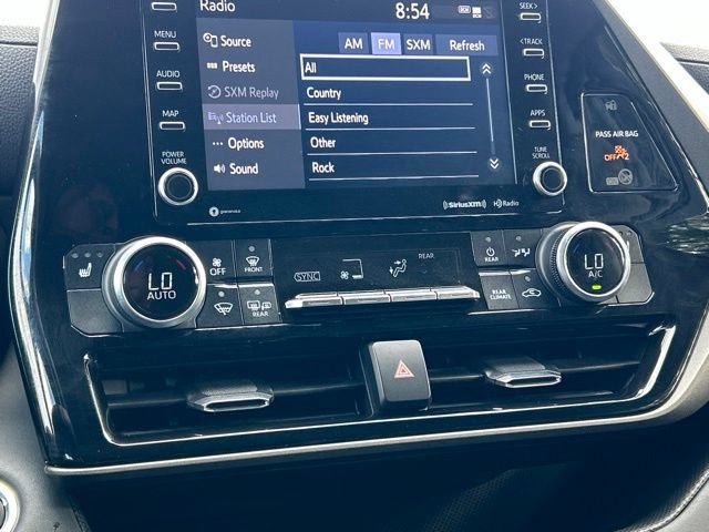 Used 2022 Toyota Highlander XLE AWD/4WD image 65