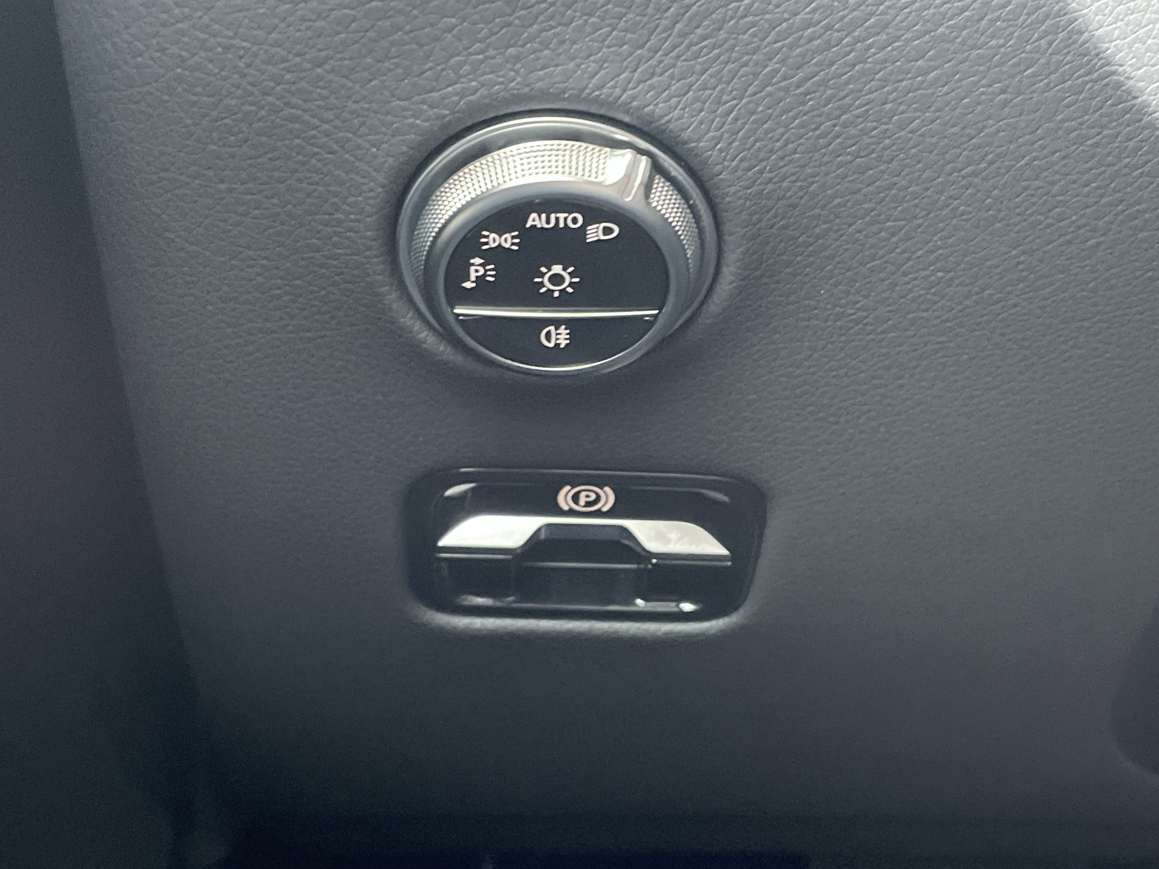 Certified 2025 Mercedes-Benz GLC 300 4MATIC image 24