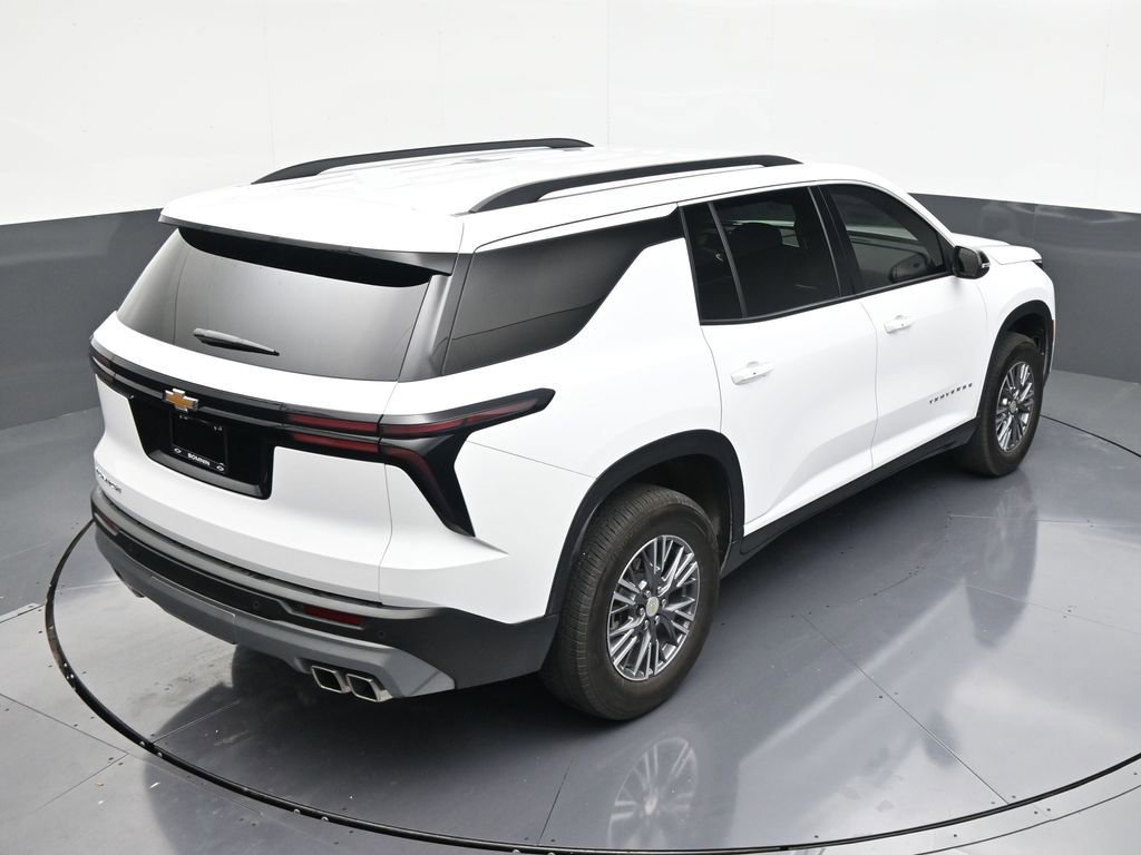 Used 2025 Chevrolet Traverse LT FWD image 16