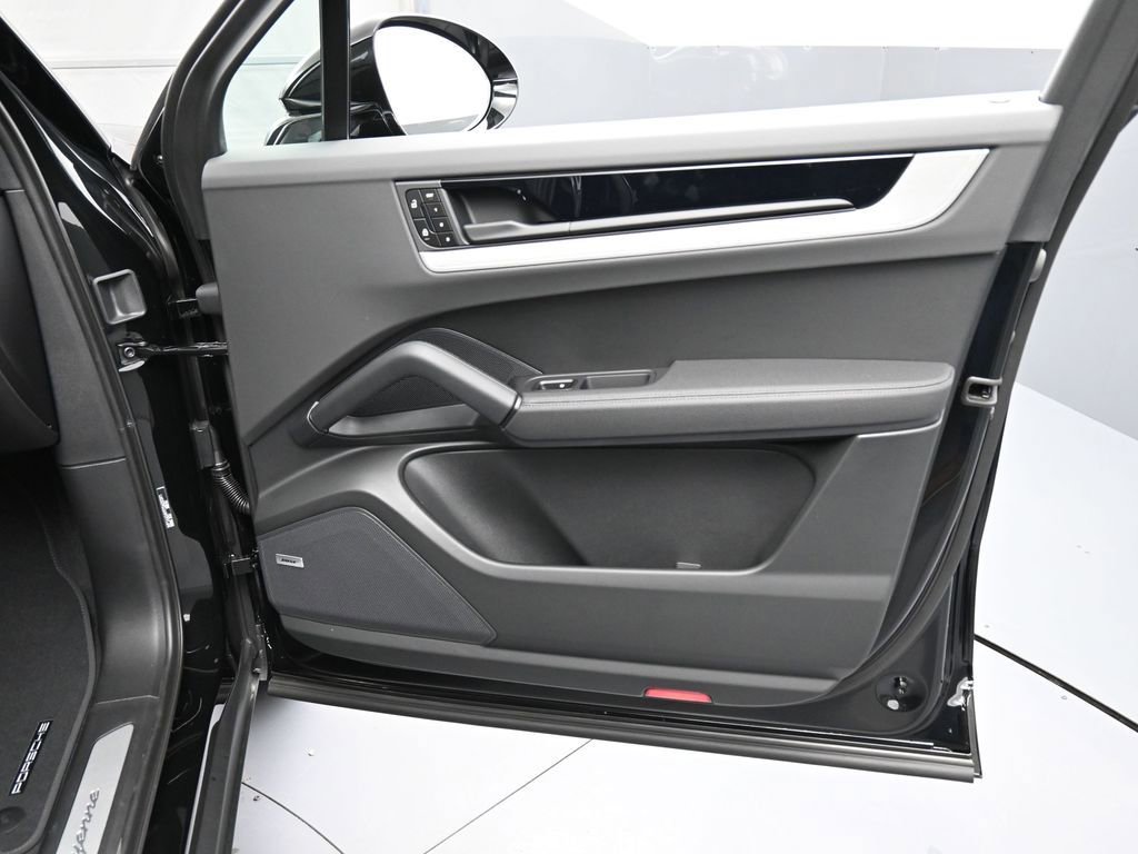 New 2026 Porsche Cayenne image 28