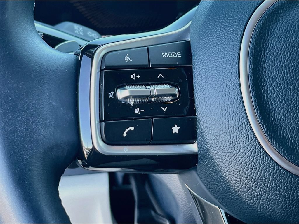 Certified 2026 Kia Carnival EX FWD image 18
